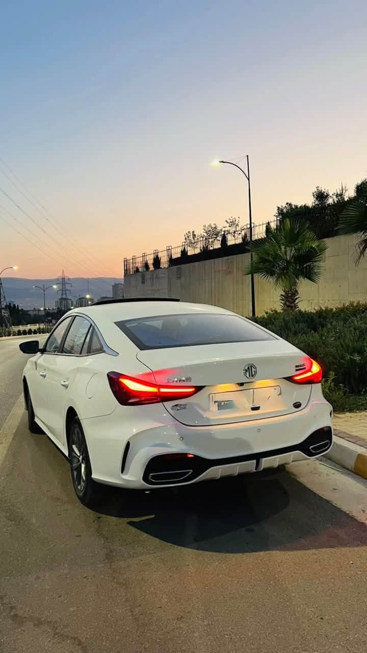سەرەتا بە ناوی خودای گەورە
Mg gt 2025 
فوول مواسەفات 
٥ کامێرا حاسە سلایت 
سەیارەکە بۆیاخ ئەستورە
تەنها ٣٥ هەزار کیلۆمەتر ڕۆشتوە 
تەنها ئەو شوختەی درگای پشت سایەقی هەیە وێنەکەیم داناوە 
سعری ١١٨ گەڵا و مەعامەلەیەکی زۆر کەم
سەیارەکە لە سلێمانیە
***********
