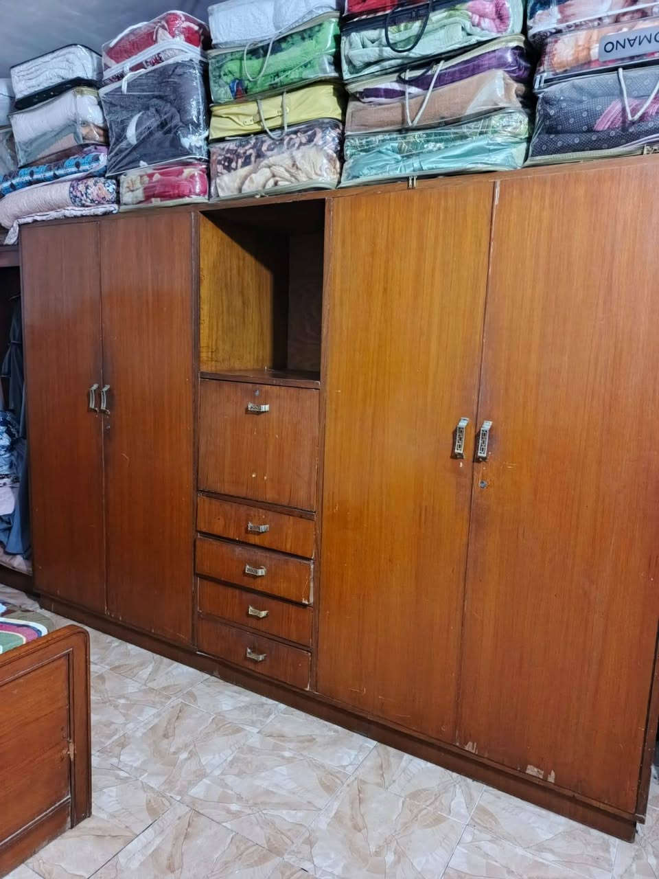 غرفه صاج انتيكه مال اول للبيع سعر 150 الف مكاني الحسينيه للاستفسار التواصل مع الرقم ***********
