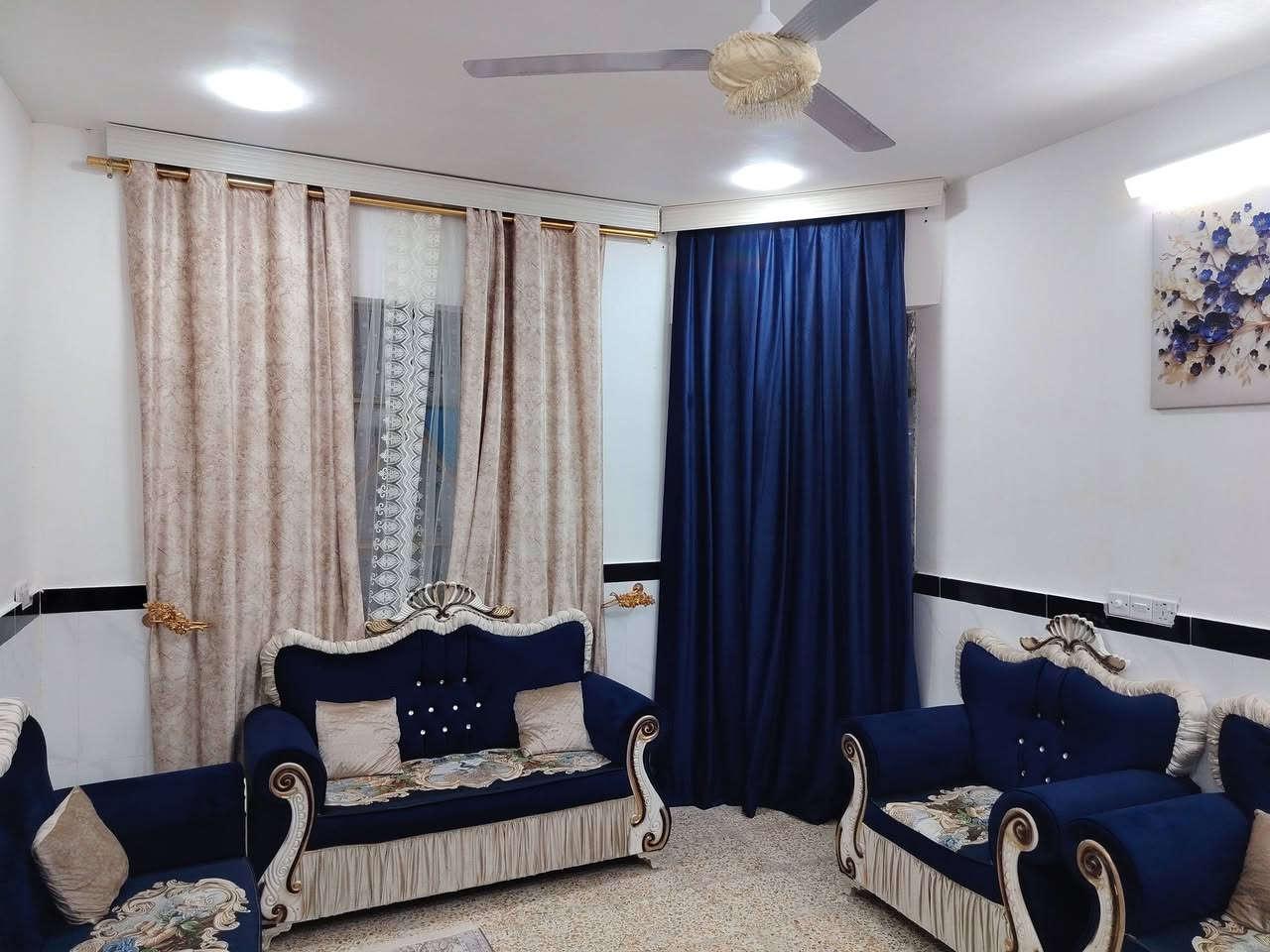 #بيت_للبيع 
المكان بوب الشام / قرية بيت ضيفان / المساحة ١٥٠ م
.استقبال منفصل عن البيت 
مطبخ + صالة + صحيات داخلية وخارجية 
غرفتين + بيتونه. 
السعر ع الخاص 
للاتصال 
***********

