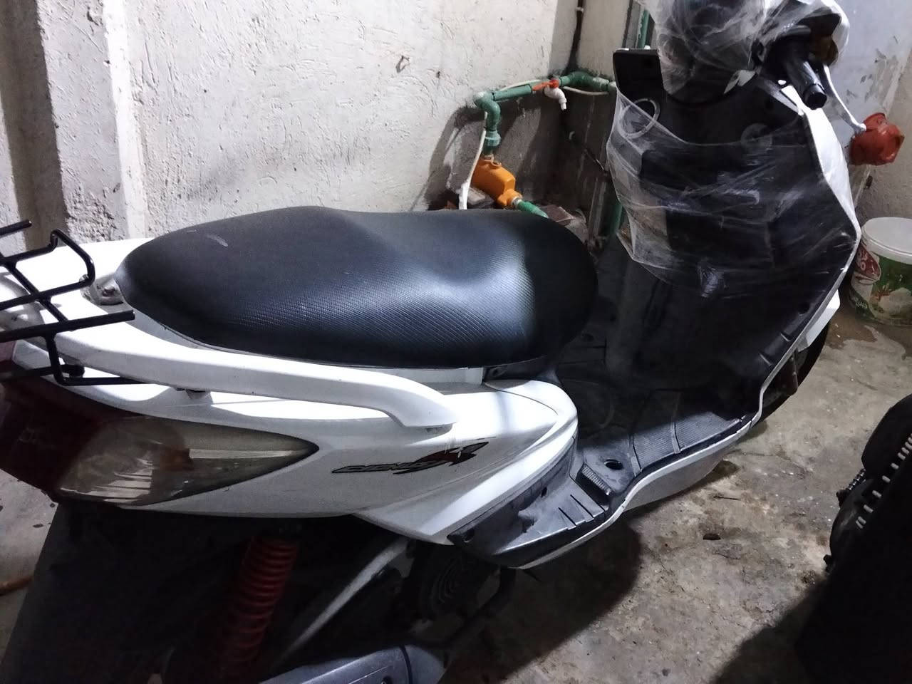 سكنس فحل ياباني كابريتر
الدراجة جاهزة وكاملة من كلشي مابيها نقص  سعرها ١١٠٠ وبيها مجال تعال افحص وخذها 
***********

