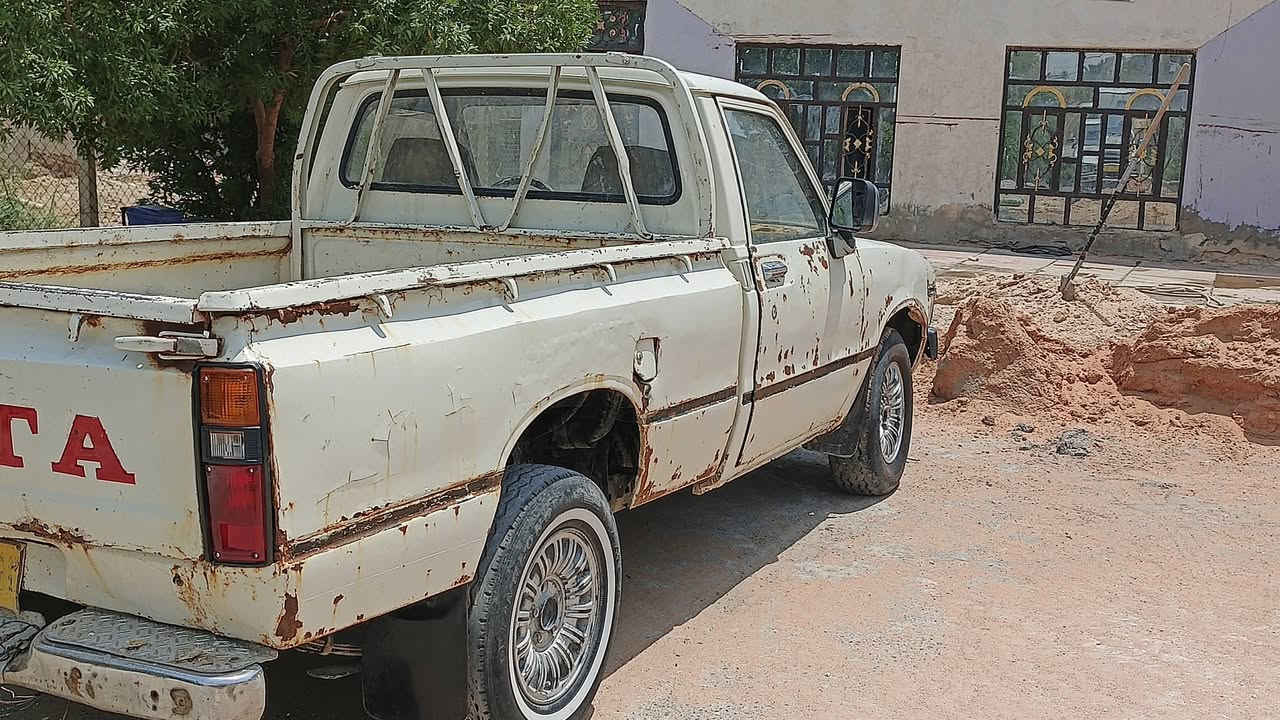 سلام عليكم هايلوكس موديل 82 السياره شغاله ومابيها شي السعر 23 وبيها مجال التواصل خاص او عبر الاتصال ‏‪***********‬‏
