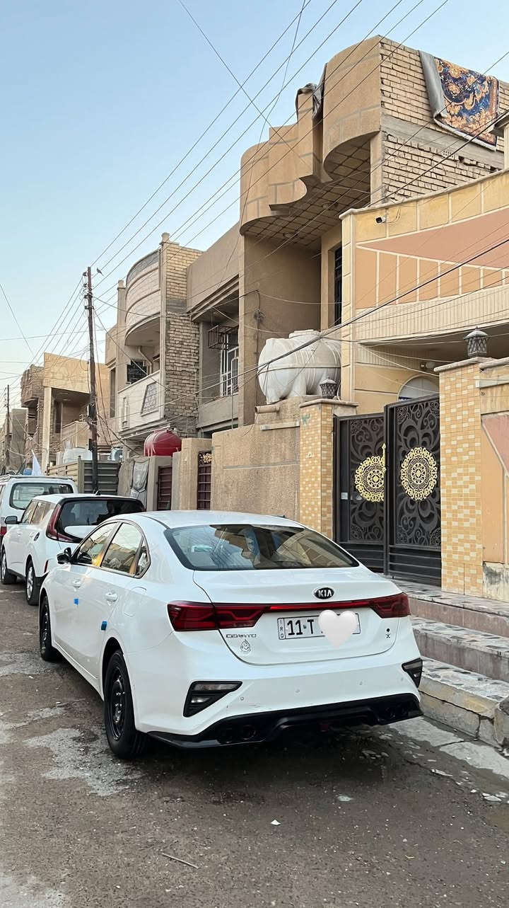 (سيارتو 2019كفاله عامه محرك 1600 قطعتين تبريد الخلفي تخم تاير جديد  تبريد خير من الله سياره نضيفه وجاهزه ومدوشمه رقم بغداد خصوصي سيارة ماشيه 125الف ) 
ملاحضه الويلات مال سياره موجوده
لاستفسار ***********
