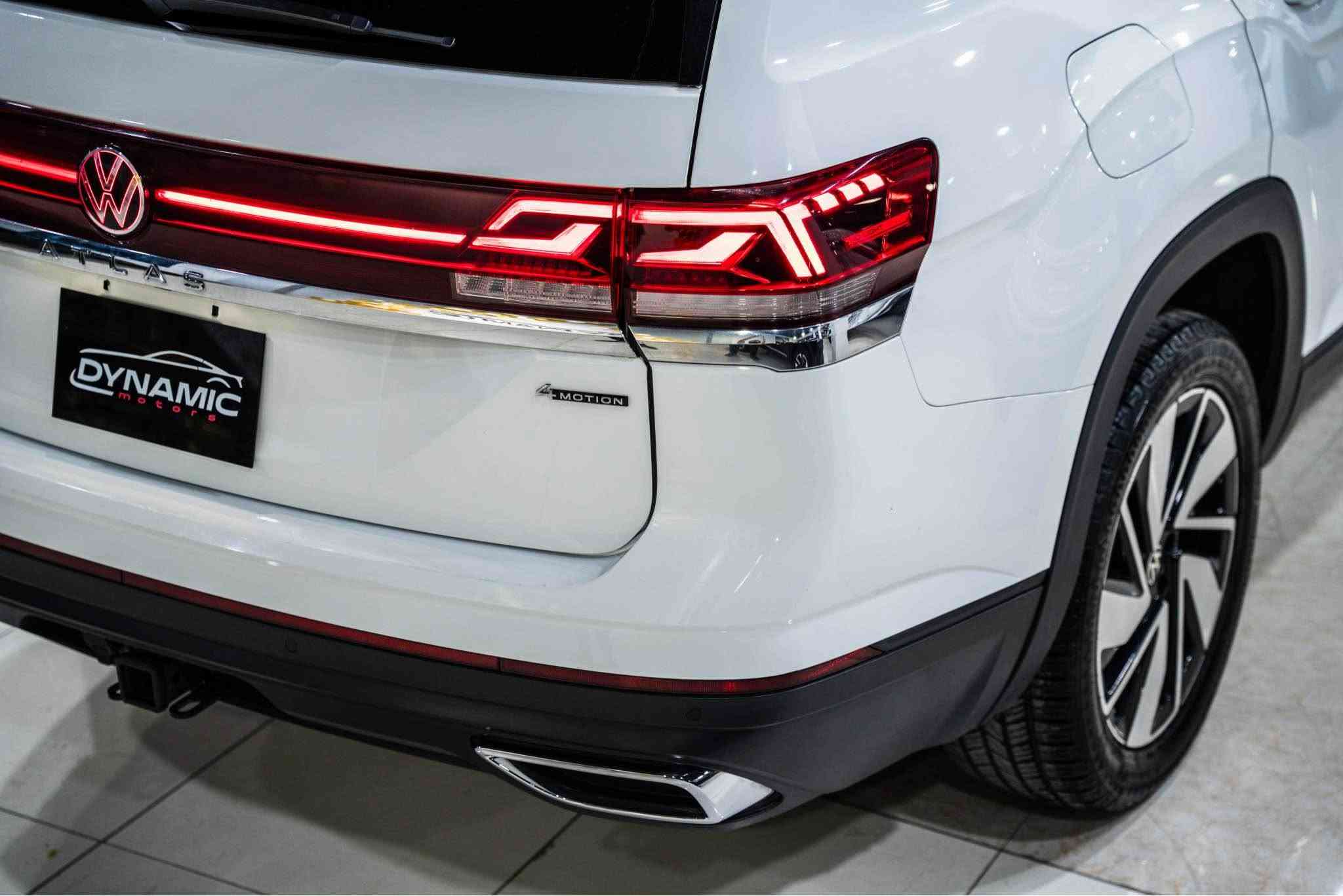 2024 VOLKSWAGEN ATLAS, SE🔥🔥
موديل: 2024
وارد : امريكي 
مواصفات :SE -
‎عدد الأميال : 40000ميل
الون : ابيض
الون داخل ؛ ابيض
‏‎سلندر :  V4
‎صبغ :  ١جامرلغ وباب بدون داخل   
سيارة رقم موقط ٣ شهر بي مجال
مكان اربيل شارع حديد و خشب معرض دايناميك موتورز
‏‎من المعلومات الرجاء التصل علي وتس اب
سعر جدا مناسب 🔥🔥🔥📲📲
                                                                                              *********** - أربيل, العراق

نص مكتوب في الصور:
- 3:29 40 bid.cars AWD 2.0L 4 cyl. 269HP 65 645 km 2024 VOLKSWAGEN ATLAS, SE 1V2HR2CA9RC532432 1-72838885 Copart Location: Martinez (CA) Shipping from: Los Angeles (CA) Seller: Enterprise Sale Document: Non-repairable vehicle cert (CA) Sales History 1 Similar archival offers You are watching archived offer. Auction ended on Monday, February 16, 2026. Monday, February 16, 2026 13 Photos Video 34