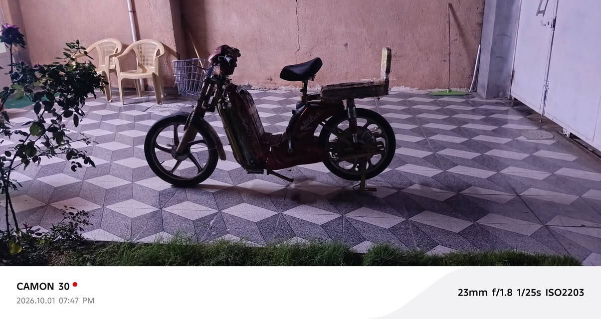 سلام عليكم موطورات للبيع 
موطور الاحمر فارس الذهبي 
نقصة بطارية وحدة وشاشة 
بطاريات منفخات بس ميقرن جوة ٨ 
اما الموطور الثاني نقصة بطاريات فقط 
بس كشرة تعبان كما موضح بل الصورة 
سعرهن ٢٠٠ قفل قفل المكان فلوجة حي العسكري شارع سادين رقمي  ***********

نص مكتوب في الصور:
- CAMON 30
- 2026.10.01 07:48 PM
- 23mm f/1.8 1/20s ISO2304
- 23mm f/1.8 1/33s ISO2011
- CAMON 30 2026.10.01 07:48 PM 23mm f/1.8 1/25s ISO2726
- CAMON 30 2026.10.01 07:47 PM 23mm f/1.8 1/25s ISO2203
- CAMON 30 2026.10.01 07:47 PM 23mm f/1.8 1/33s ISO2683
- CAMON 30 2026.10.01 07:48 PM 23mm f/1.8 1/33s ISO1939
- 2026.10.01 07:47 PM
- 23mm f/1.8 1/33s ISO2317
- 23mm f/1.8 1/20s ISO3273