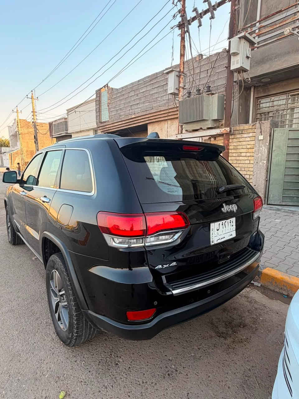 جيب گراند شيروكي لمتد
2021
فول مواصفات 1/1
ماشية 100 الف ميل
جلد 
تحكم كهرباء
شاشة جبيرة
توقف ذاتي 
كامرة دوارة 
الارضية جلد 
السيارة مابيها اي نقص 
سعرها 225 ورقة وبيها مجال
  بغداد
الاتصال على الرقم 
  ***********
