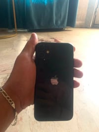 آيفون 11 • ١٢٨ • بطريه ٧٠