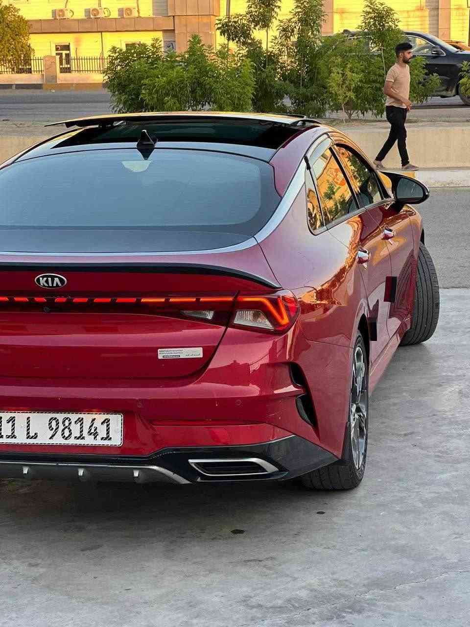 K5 2021 فول مواصفات
محرك 2000 دوش
ماشيه 77 كيلو شركة الدولية مكفوله 
بنوراما 
بردات خلفيه
تبريد قطعتين 
لد امامي 
اشاير بالمري
تحكمات قيادة 4
شاشة كامره 
حساس امامي خلفي 
اشاير بالمري 
بلوتوث حاكيه 
مري شفط ويه البصمه 

وعليها مري باتمان و شفقات
السعر 190 مكاني بغداد 
الرقم *********** بغداد, العراق
