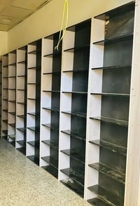 باترينا مستعمل • عرض ٦٠سم • ارتفاع ٢٫٥م