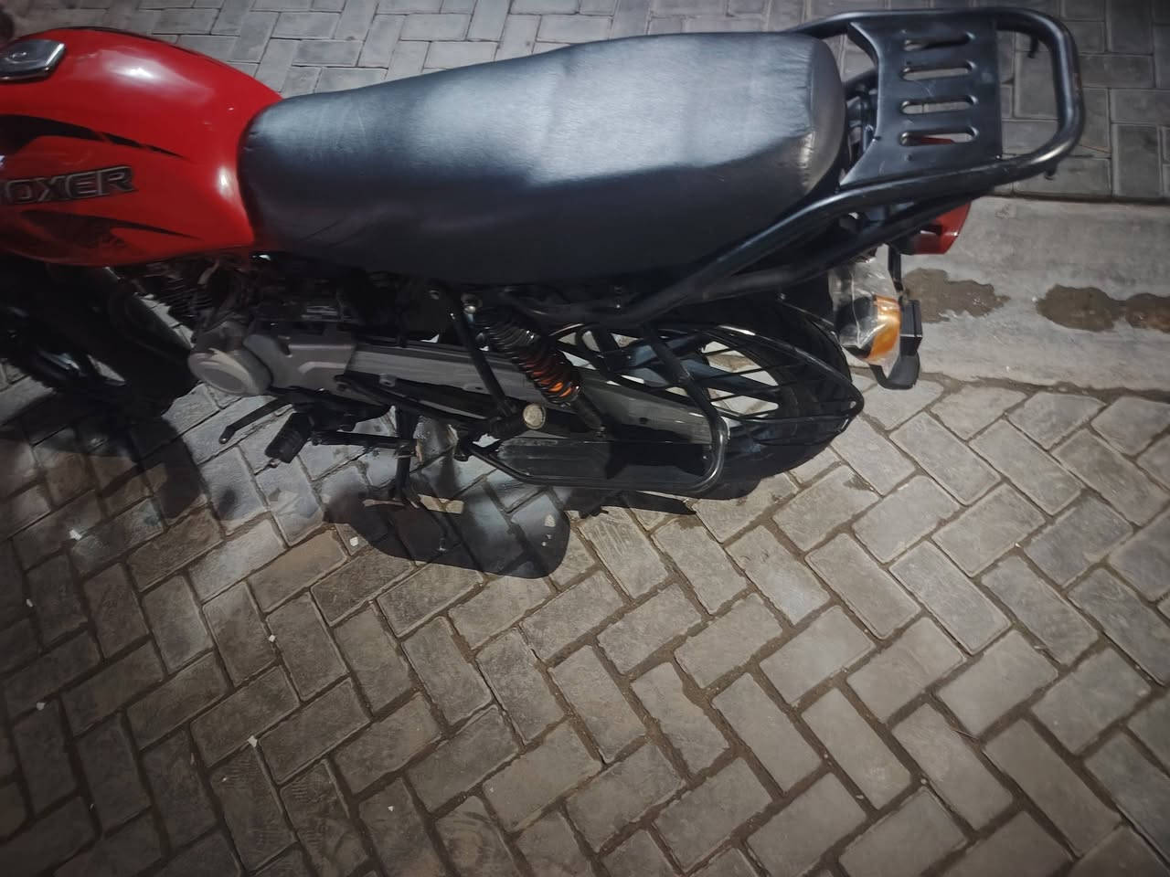 سلام عليكم دراجه بوكسر موديل 23 دراجة نضيفة وكلشي جاهز كبل الشارع من كهربيات كاملة مكينة خرسة دراجة بدون أوراق اكفلك قانونية وعشائريا مكاني بغداد جديدة شارع المسبح ***********
