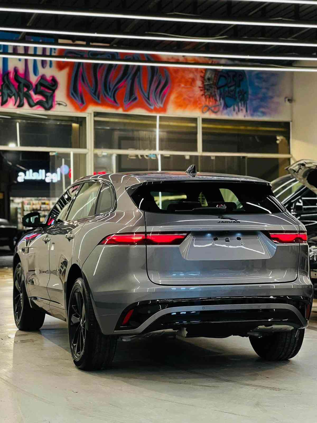 السلام عليكم
الوحش الإنكليزي للبيع 
جاكوار f-pace وكالة سردار 2024 
مكفولة كفالة عامة 
داخل احمر 
فول مواصفات  
R dynamic 
مغلفة PPF 
اربع رادارات 360  
دخول ذكي ٤ ابواب 
مقاعد كهربائية 
تدفئة مقاعد 
سقف بانوراما 
اوتو بريك 
٦ أنظمة قيادة 
نظام تنقية الهواء 
 Auto hold
‏Navigation  
وبعد بيها مواصفات هوايه 
ماشية 21 الف كيلو استعمال قليل جداً 
السعر 460 ورقة وبي مجال 
مكان السيارة بغداد اليرموك 
***********
