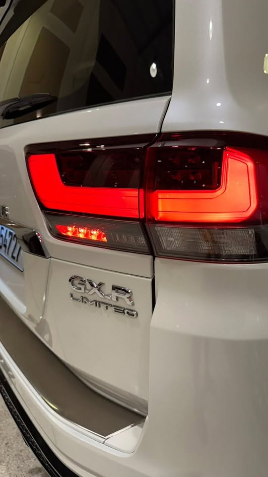 السلام وعليكم
---
*🚘 للبيع أو المراوس*

*لاندكروزر 2024 - SAS Limited أصلية*
📍 *الممشى:* 32,000 KM

✅ السيارة مكفولة كفالة عامة من كلشي
⚠️ *الملاحظة:* فقط رصعة بسيطة جداً بالباب الخلفي الصدر، مسحوبة سحبة بسيطة جداً.
🔹 باقي السيارة مكفولة كفالة عامة.

📍 *الموقع:* بغداد – النهضة
📞 *للاستفسار:* ***********
