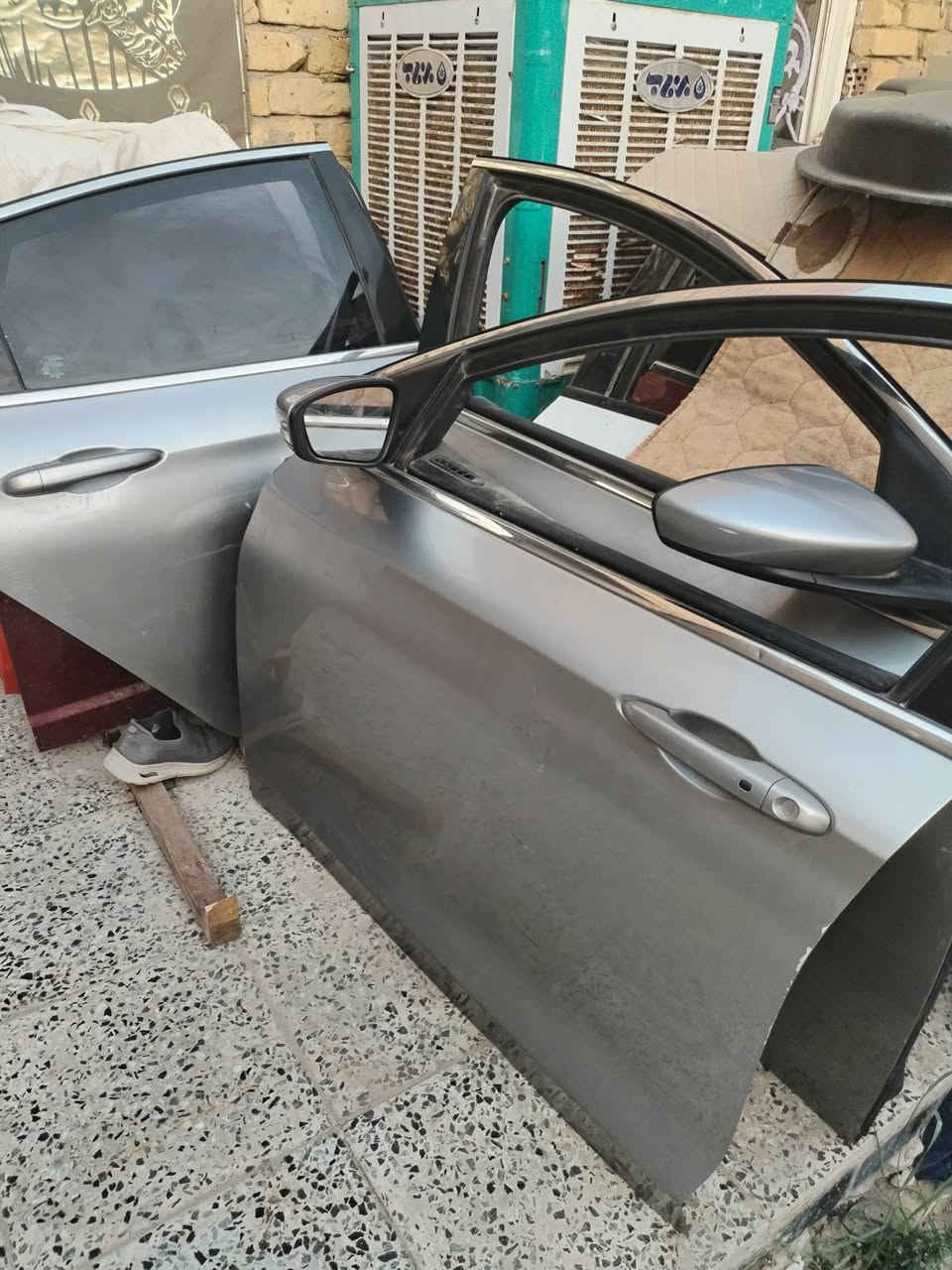 السلام عليكم تحيه للادمن وصلتنا أبواب سي ٢٠٠ حديث وقديم شرط النضافه اليريد كفاله عدنه وصلتنا فره ابيض واسود وماروني وسلفر وجويتي وكرزي وقبق جنطه وسماعات ودوس مكاين جام وجام ويدات خارجيه وداخليه وبطاين مكاني ديوانيه ***********
