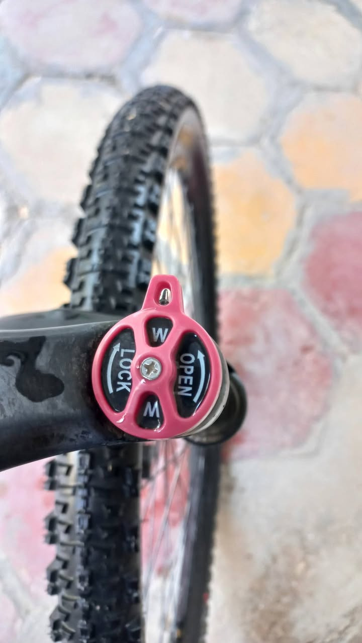 للبيع  
وبسعر 170 ألف بس

دراجة MTB المواصفات : 
حجم  27.5
7 تبديل خلفي 3 امامي 
سرج طبي 
اطارات من نوع HUTCHINSON KRAKEN 
بريكات دسك امامي خلفي حجم 160
دبل امامي هايدروليك فتح وقفل
نضافة 90% 

كل الاجزاء هي اصلية وشغاله بالكامل 

يأتي مع الدراجة 
سرج إضافي هدية  🎁 
وزوج اطارت إضافي هدية 🎁
 

مكان _ كربلاء _ الحسينية
تواصل 
*********** رقم واتساب
