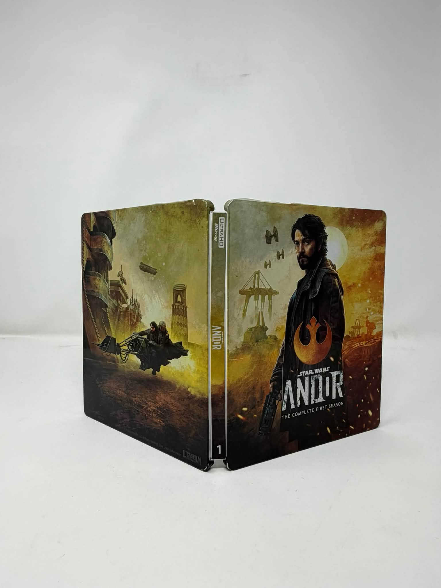 Steelbook  Bul  ray

نص مكتوب في الصور:
- انتقام ماري هاري واردن