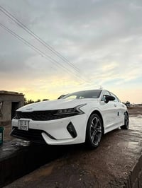 🚘 للبيع: كيا K5 موديل 2022 خليجي ✨ المواصفات:  * محرك 2.0 لتر * تحكم ب...
