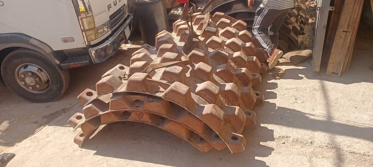 سلام عليكم يوجد يلگات اصليات للبيع 3قطع 
للاستفسار على رقم ***********
