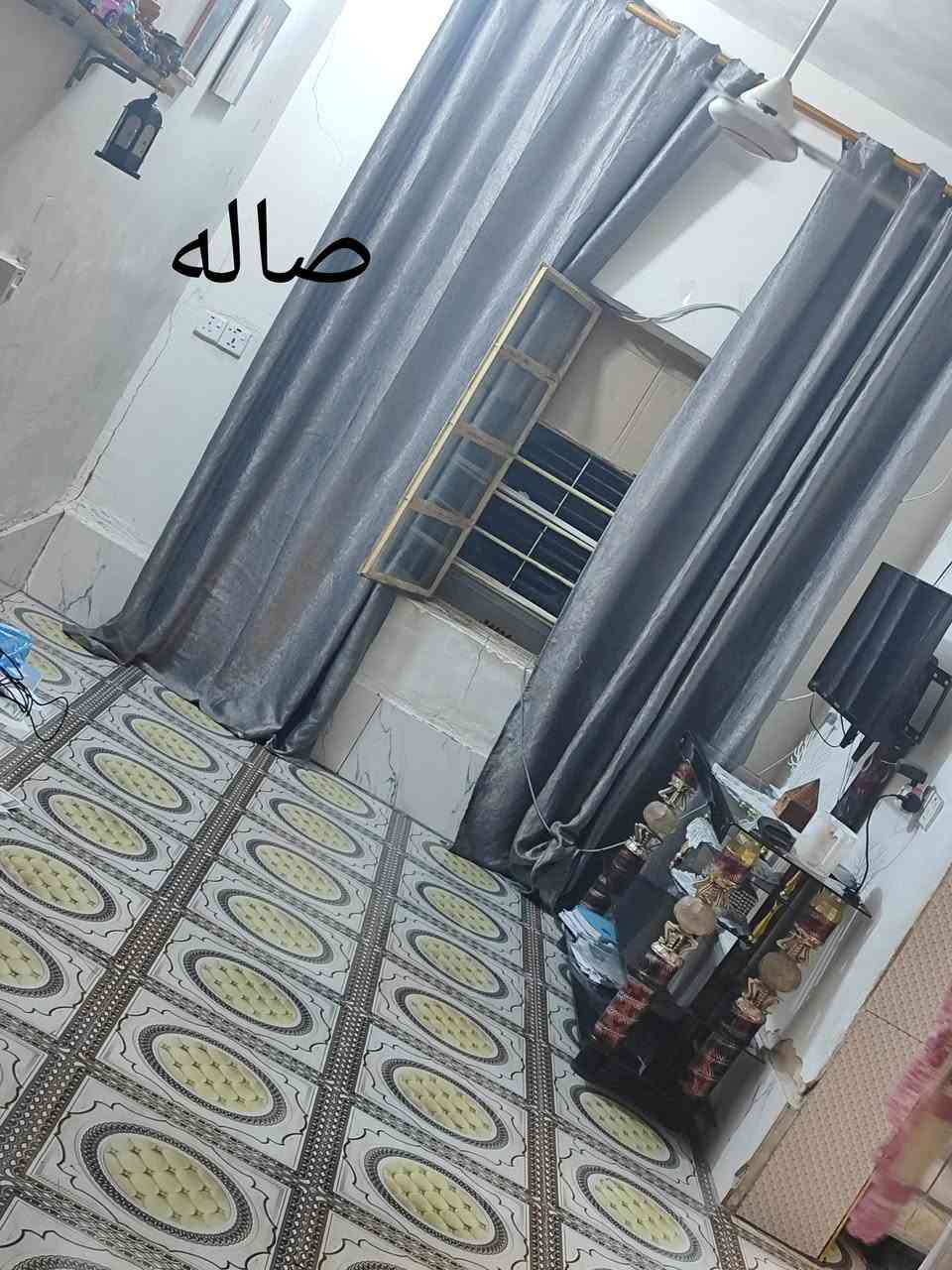 السلام عليكم 
اخوان دار سكني زراعي مساحة 250 متر يحتوي البيت على غرفه نوم 5×5 وصاله واسقبال 5×5 ومطبخ  وحديقه جبيره ملاحظه يوجة مساحة غرفه غير مبنيه العنوان واجهة شارع ابو زديره من جهة حي لنور قرب القاعة الرياضيه  لشارع مرتب رابط بلشارع العام للاستفسار الاتصال على الرقم 
***********

