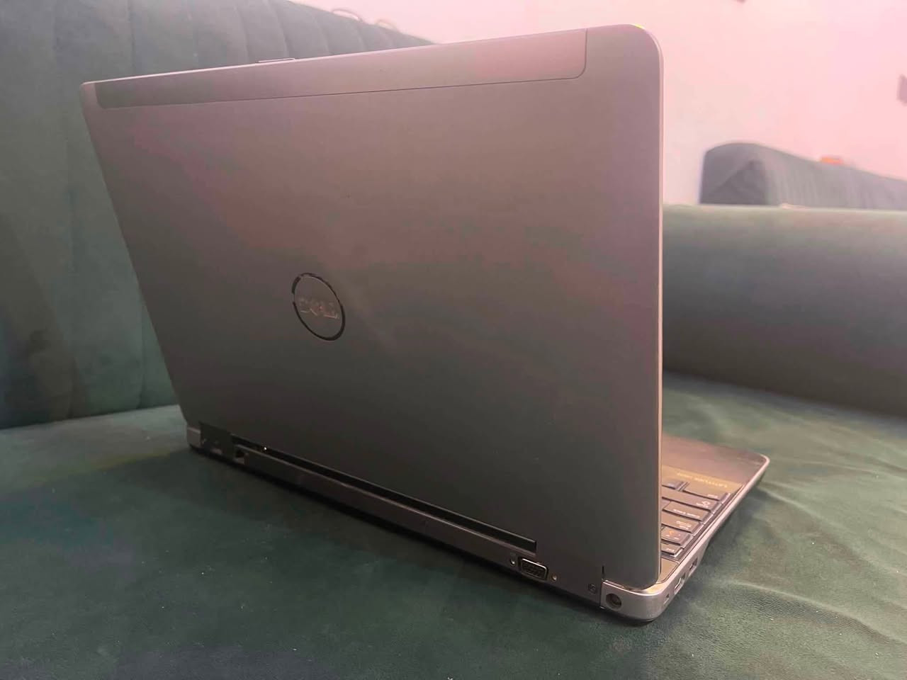 السلام عليكم لابتوب دل كور i7 حاسبه جديده كلش ذاكره ٨ داخلي وخارجي ٢٥٦ ssd يعني صاروا ومال العاب فول وكارت شاشه بيه خارجي وداخلي حاسبه قويه كلش للألعاب وكلشي غراضه كامله شاحنته الاصليه ماوس قاعده ام المروحه وحنطته وبعد تكو هم غراض اله السعر ٢٠٠ الف اني ماخذه ٣٥٠ قبل فتره بس لان ما استخدمه هواي مكاني كوت ***********
