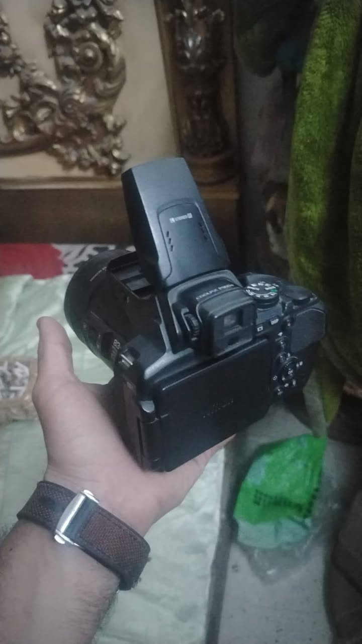 نيكون P900 • تقريب 83x • كاميرا جسرية