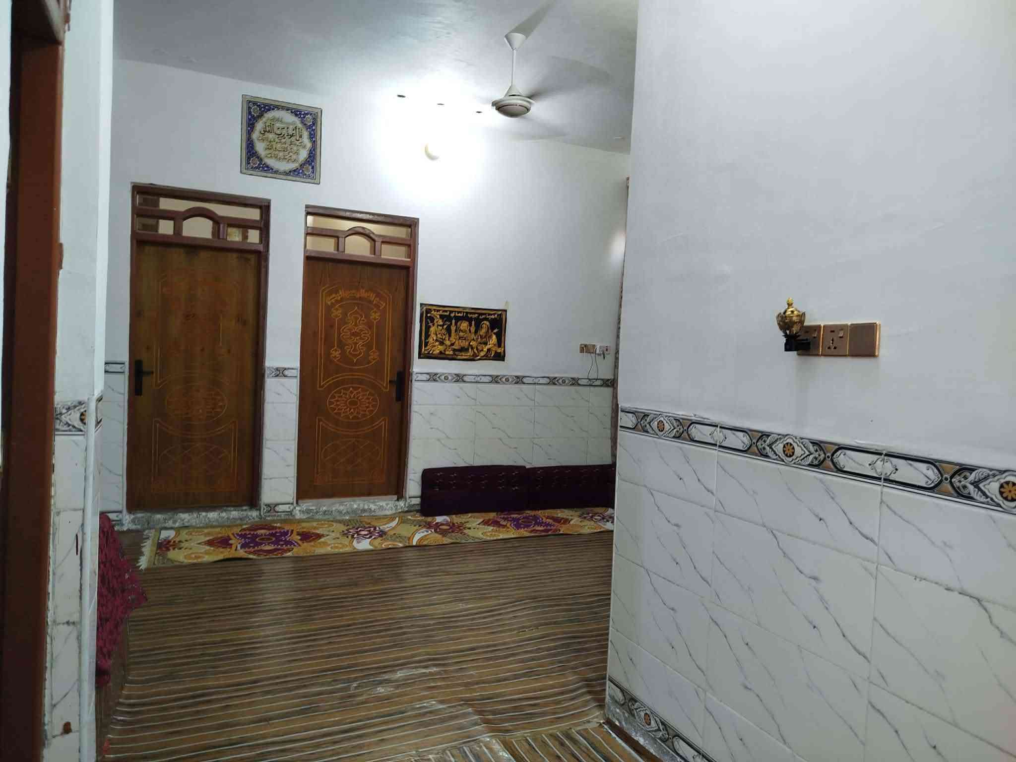 سلام عليكم  بيت للبيع زراعي   يحتوي على غرفتين نوم + صاله + مطبخ + استقبال  الموقع خلف اساله الماء حي الزهراء الثاني  وبالضبظ بل قرب مدرسه خديخه ووارث الابتدائية البيت بناء ح جديد تقريبا صار سنه الستفسار اتصال على الرقم ***********

