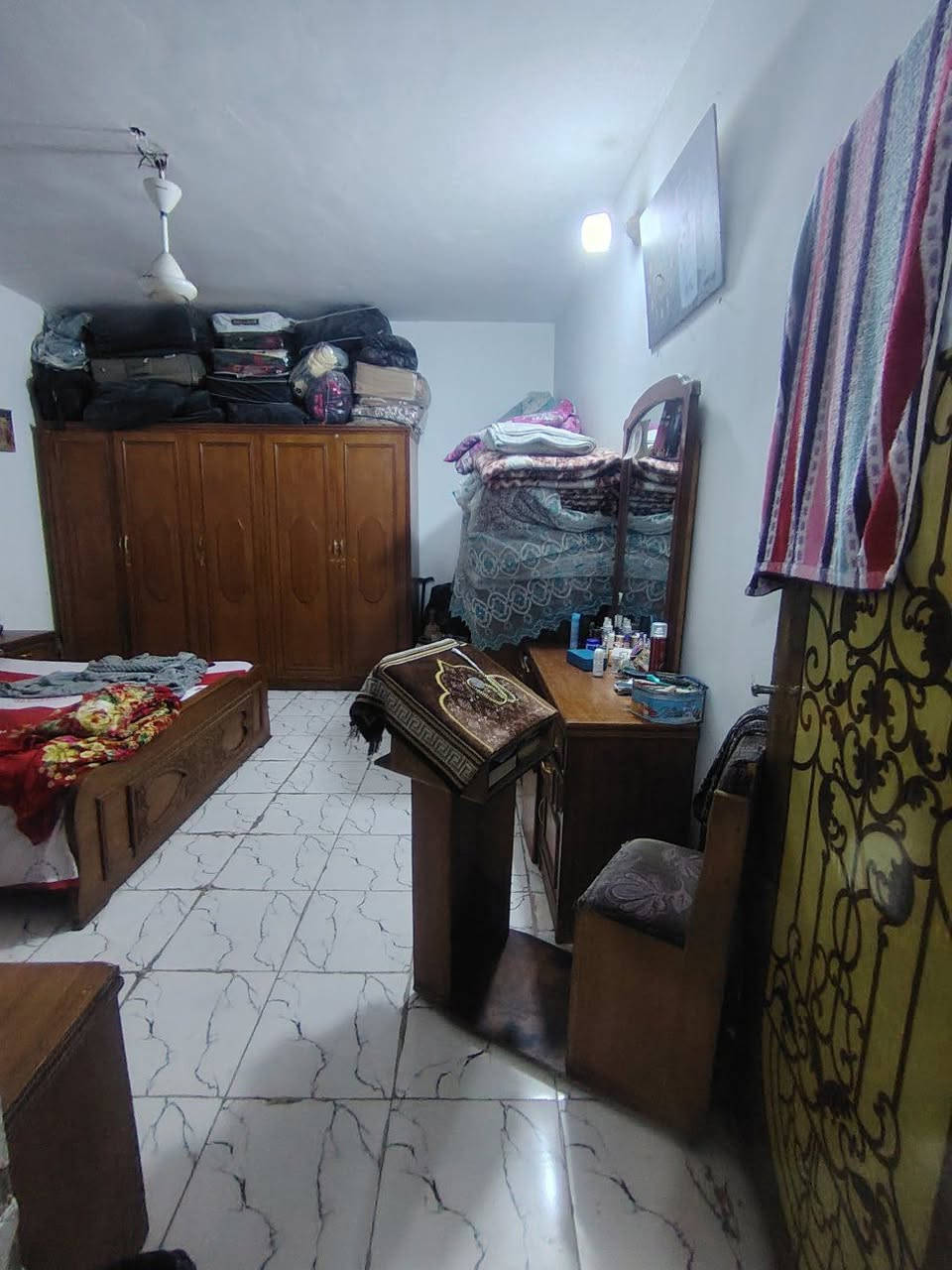 سلام عليكم بيت البيع مساحه 120متر طابق بيت طابو زراعي وكاله ام الصوره  جاهز مابي نقص مكانه زعفرانيه شارع كهرباء قرب صيدليه زينه علي رقم الهاتف ***********استفسار على رقم غير متواجد نت
