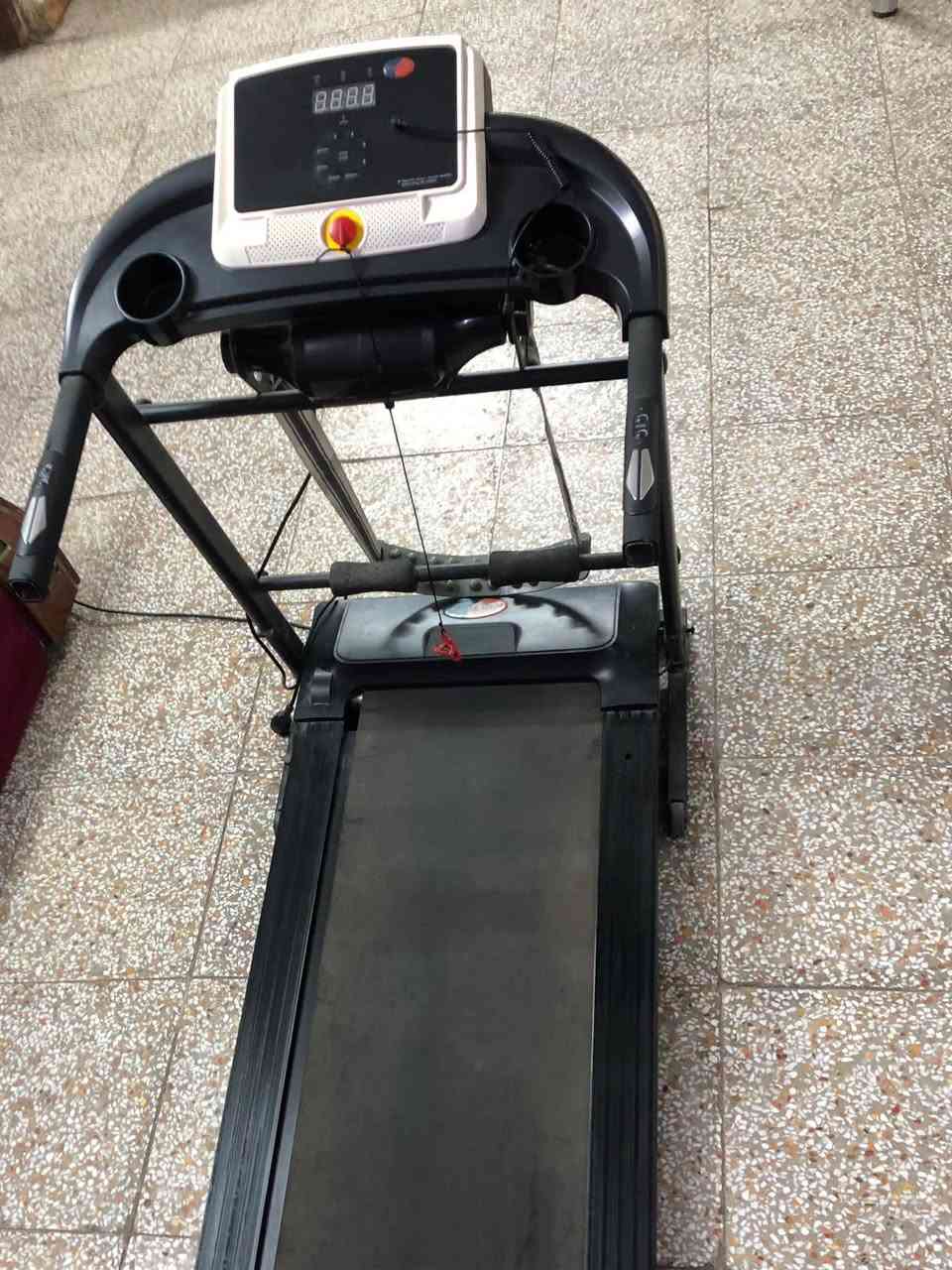 للبيع جهاز جري نضيف وحلو ويه الجهاز مال البطن مكاني بغداد الشعله. توصيل متوفر سعره ٢٠٠ وبي مجال ***********
