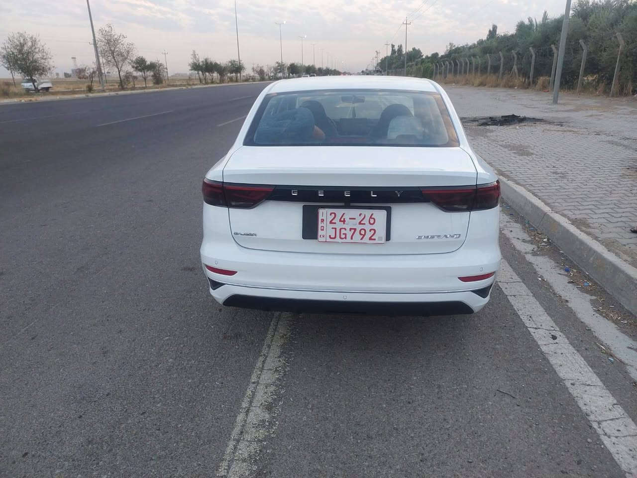 Geely 2027
كلين تايتل مكفوله من كلشي
فول مواصفات ماعدا فتحه 
السياره صفر بعده ١٥٠٠ ماشي
للاستفسار اتصل ***********
