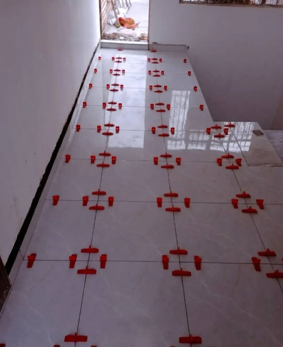 كادر.مصري 
سيراميك جدران 
سيراميك ارضيات 
بورسلين. مرمر. درج
***********.
