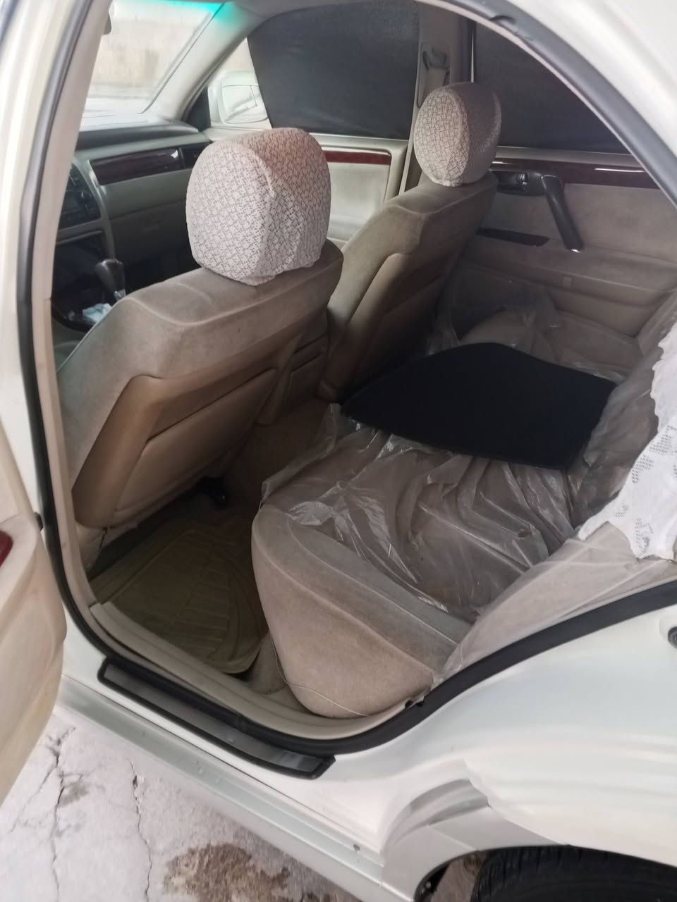 السلام عليكم
للبيع ملكة جديده كلش كرستال ديفور الصغير كير ومكينه مكفول تبريد ثلج صدر تايرات جديد 
***********
