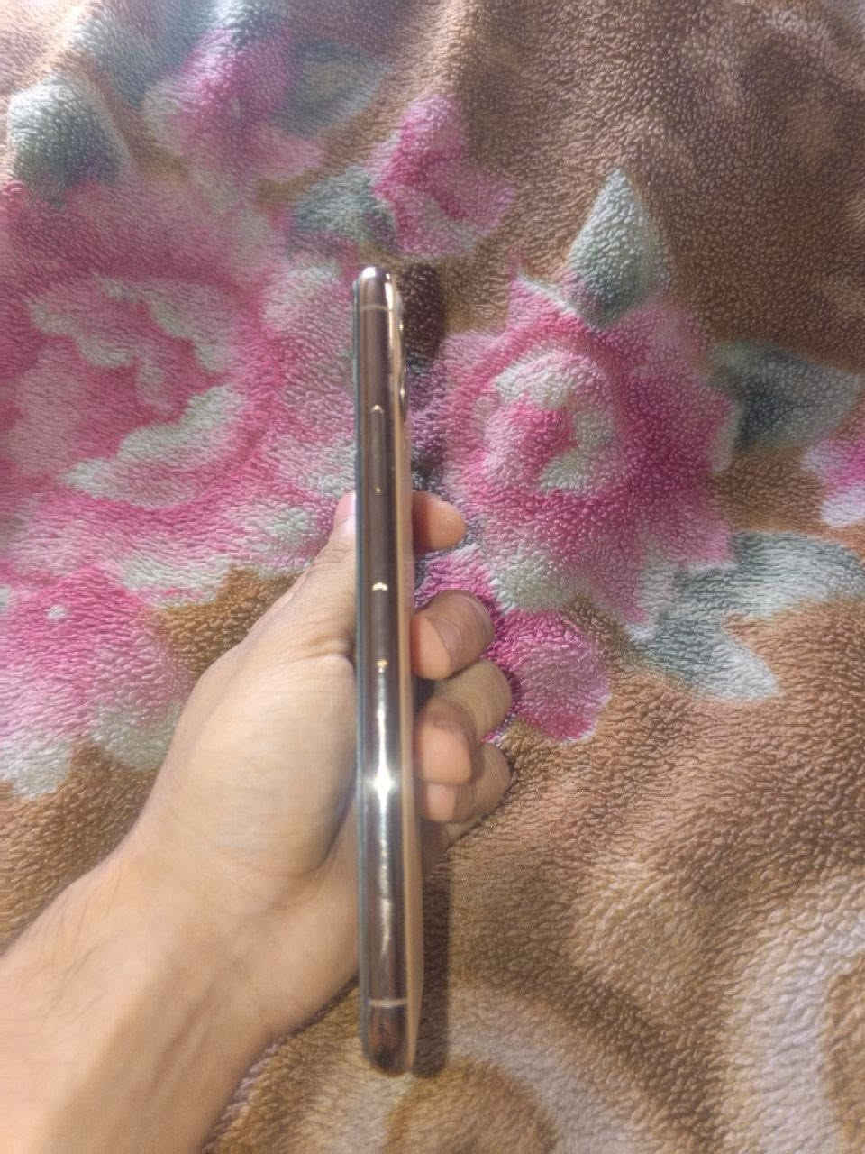 ايفون 11 برو ماكس مبدل بطاريه وشاشه بلاديه بس بيها خط ع الجانب فيس ايدي شغال كامرات شغال كلشي شغال سيم تك جهاز نضيف رايده 290 وبي مجال مكاني بغداد ام الكبر رقمي واتس ***********

نص مكتوب في الصور:
- حول الاسم إصدار iOS 26.6.2 اسم الطراز iPhone 11 Pro Max رقم الطراز MWF32CH/A الرقم التسلسلي G6TZCZG5N704 سجل تاريخ القطع والخدمة الأغاني الفيديوهات ٥٦ الصور ٧٣ التطبيقات ٥٣ السعة ٢٥٦ غ.ب. متوفرة ٦٣,٢٥ غ.ب.
- ٣٤ مساحة تخزين iPhone iPhone المستخدم: ١٩٢,٥٥ غ.ب. من ٢٥٦ غ.ب. التطبيقات الصور iOS بيانات النظام توصيات إظهار الكل مراجعة صورك وفيديوهاتك وفر لحد ٢٩,٣٣ غ.ب. راجع الصور والفيديوهات التي تشغّل أكبر مساحة تخزين في تطبيق الصور وحدد ما إذا كان يمكنك حذفها. إزالة التطبيقات غير المستخدمة تمكين وفر لحد ٩,٦٥ غ.ب. إزالة التطبيقات غير المستخدمة تلقائيًا عندما تكون مساحة التخزين منخفضة. ستبقى مستنداتك وبياناتك محفوظة. الحجم ↕ PUBG MOBILE ٤٣,٨٩ غ.ب. آخر استخدام: أول أمس التطبيقات PUBG MOBILE
- ١١:١٨
- ٣٤
- حالة البطارية والشحن
- رسالة مهمة حول البطارية
- غير قادر على التحقق من أن هذا الـ iPhone يحتوي على بطارية أصلية من Apple. قد لا تكون التفاصيل الواردة من هذه البطارية دقيقة.
- لمعرفّة المزيد
- ١٠٠٪
- الحد الأقصى للقدرة
- هذا قياس لقدرة البطارية مقارنة بقدرتها عندما كانت جديدة. قد تتسبب القدرة المنخفضة بتقليل ساعات الاستخدام بين عملية الشحن والأخرى.
- أقصى قدرة للأداء
- الـ iPhone غير قادر على تحديد عمر البطارية.
- شحن البطارية المحسن
- للحد من استنزاف عمر البطارية، يتعلم الـ iPhone من عادات الشحن اليومية، بحيث ينتظر ولا يتجاوز ٨٠٪ حتى يحين موعد حاجتك إلى استخدامه.
- الشحن بالطاقة النظيفة
- في منطقتك، سيحاول iPhone التقليل من البصمة الكربونية من خلال انتقاء وقت الشحن الذي تتوفر فيه كهرباء فيه كهرباء بانبعاثات كربونية منخفضة. يتعلم iPhone من عادات الشحن اليومية، بحيث لا يشحن بالكامل حتى يحين موعد حاجتك إلى استخدامه. معرفة المزيد...