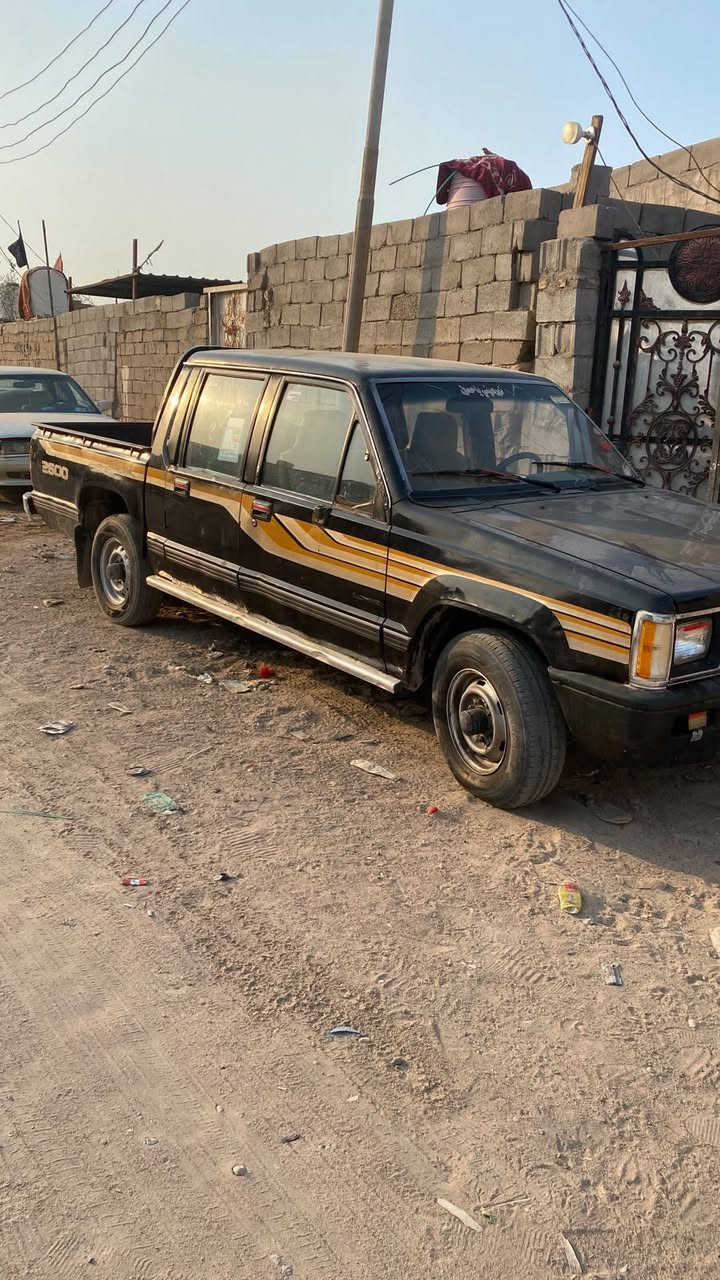 سيارة بيكب ميتسوبيشي 93سيارة حلوة سنويتها تنتهي بال27 مكينة وكير ونجي اوتماتيك دواخل حلوة تايرات جدد سعرها 28وبيها مجال للشراي مكاني الزبير شارع المكصب ***********
