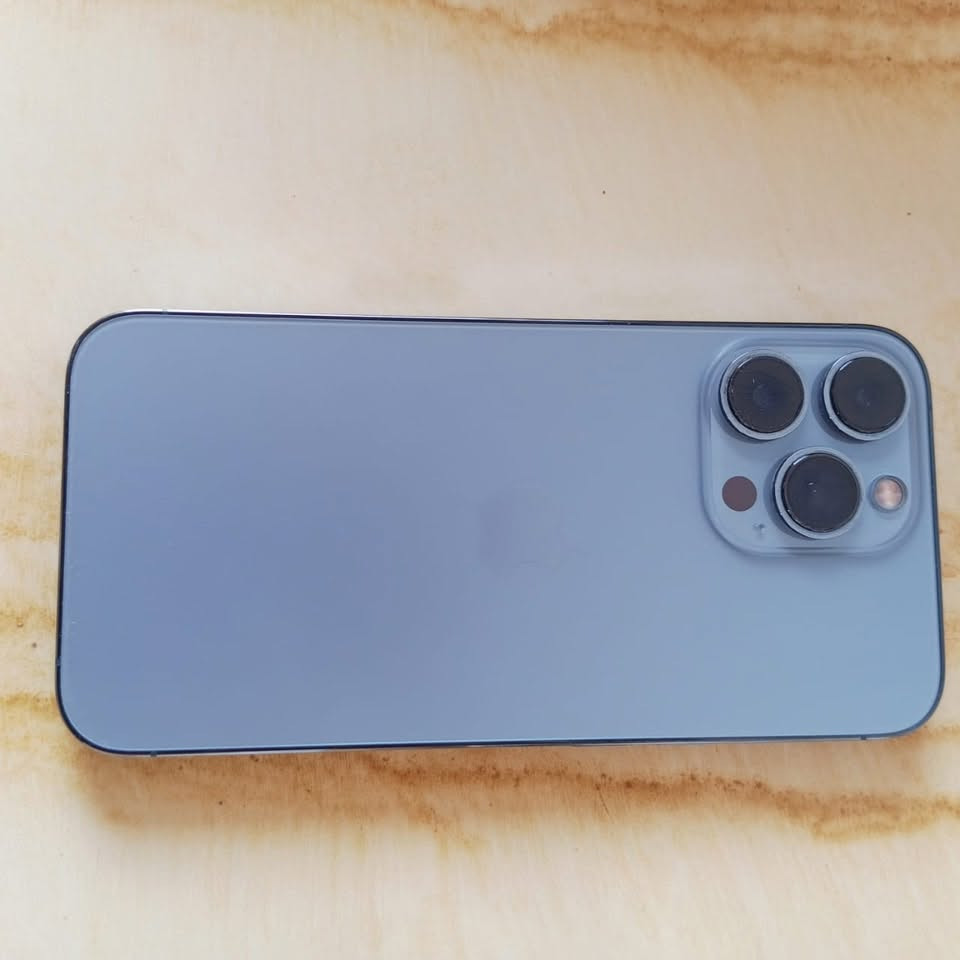 السلام عليكم 

‏iPhone 13 Pro

بطاريه ٧٠ 

ذاكرتة ٢٥٦

شرط ما مفتوح ولا مطخوخ نضيف 

مراوس ب ‏١٣ برو ماكس مبدل بي بطاريه او شاشة اصليه

واتساب ***********

