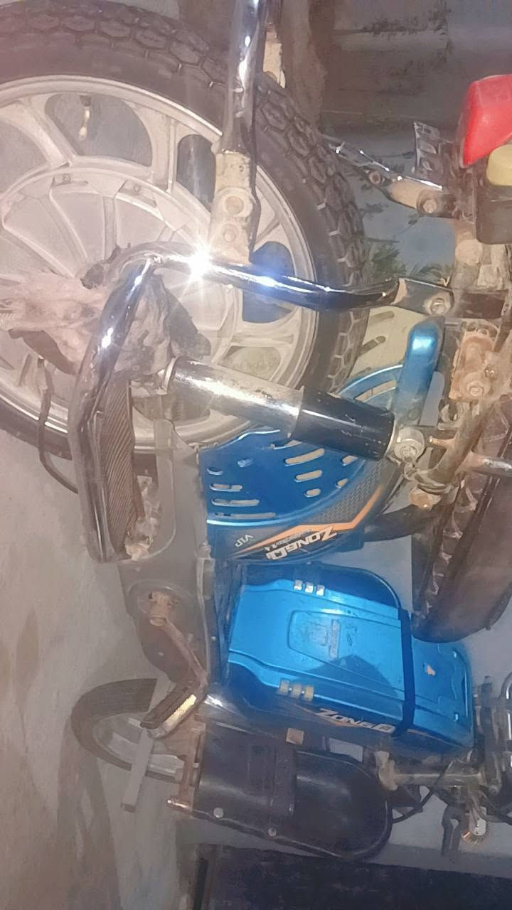 #ماطور شحن للبيع حجم الكبير كلشي شغال كهربائيات ويحتوي على زنون عالي جداً كشر نضيف تيارات جدد كامل من كلشي نقص فقط بطاريات بطارياته هابطه ومخلصه #السعر 120 وبي مجال وسعر مو مشكله نتراهم على سعر  لتواصل واتساب *********** ومتابع للتعليقات
