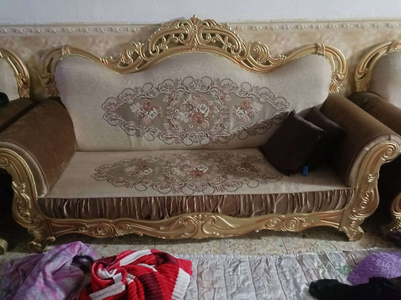 السلام عليكم 
تخم 20 مقعد/تخمين/ للبيع العنوان بغداد الزعفرانية شارع المعهد قرب مدرسة السياب رقم الهاتف ***********
