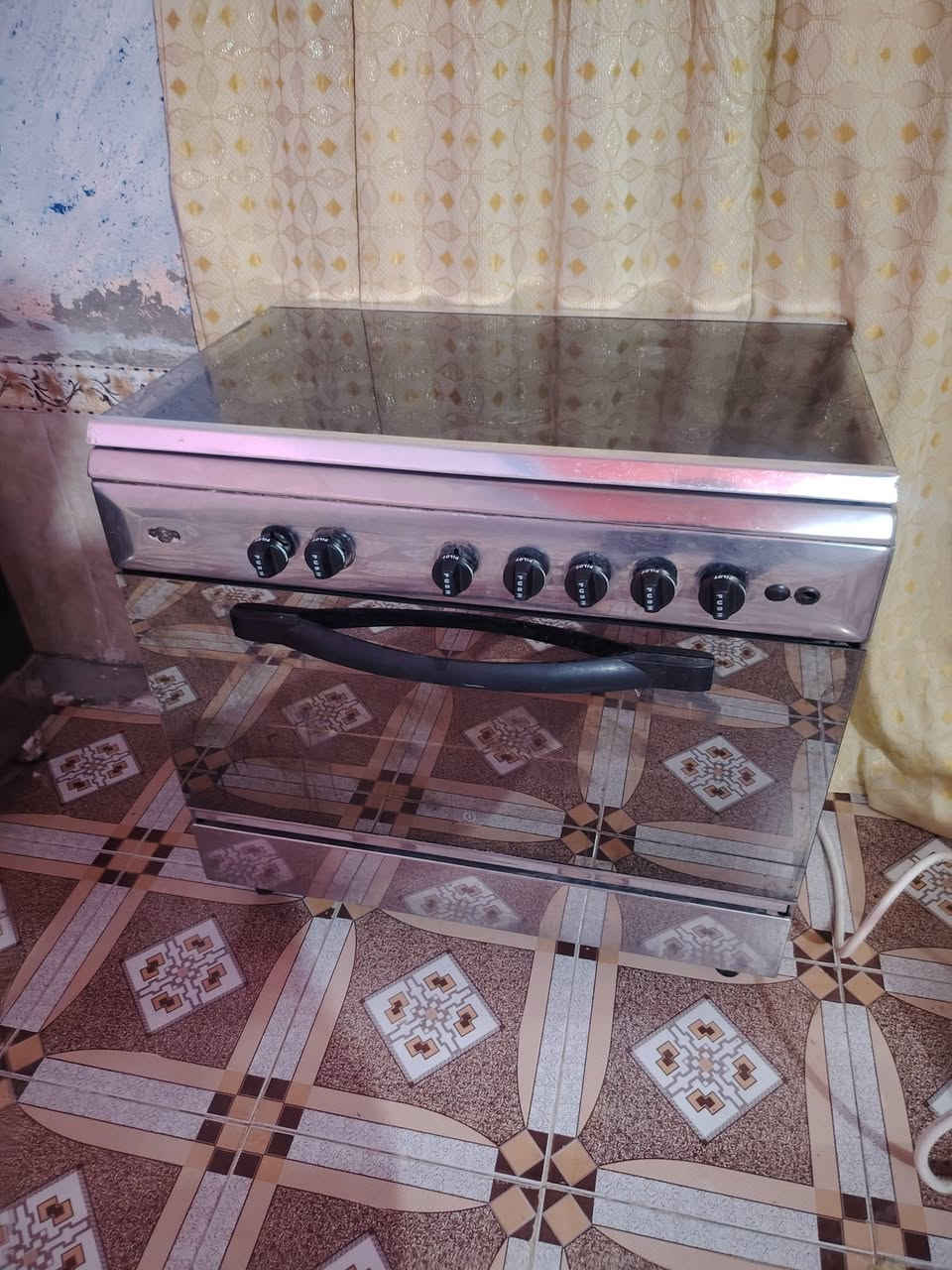 طباخ ايطالي شرط شغل نار زركه 250 وبي مجال ***********
