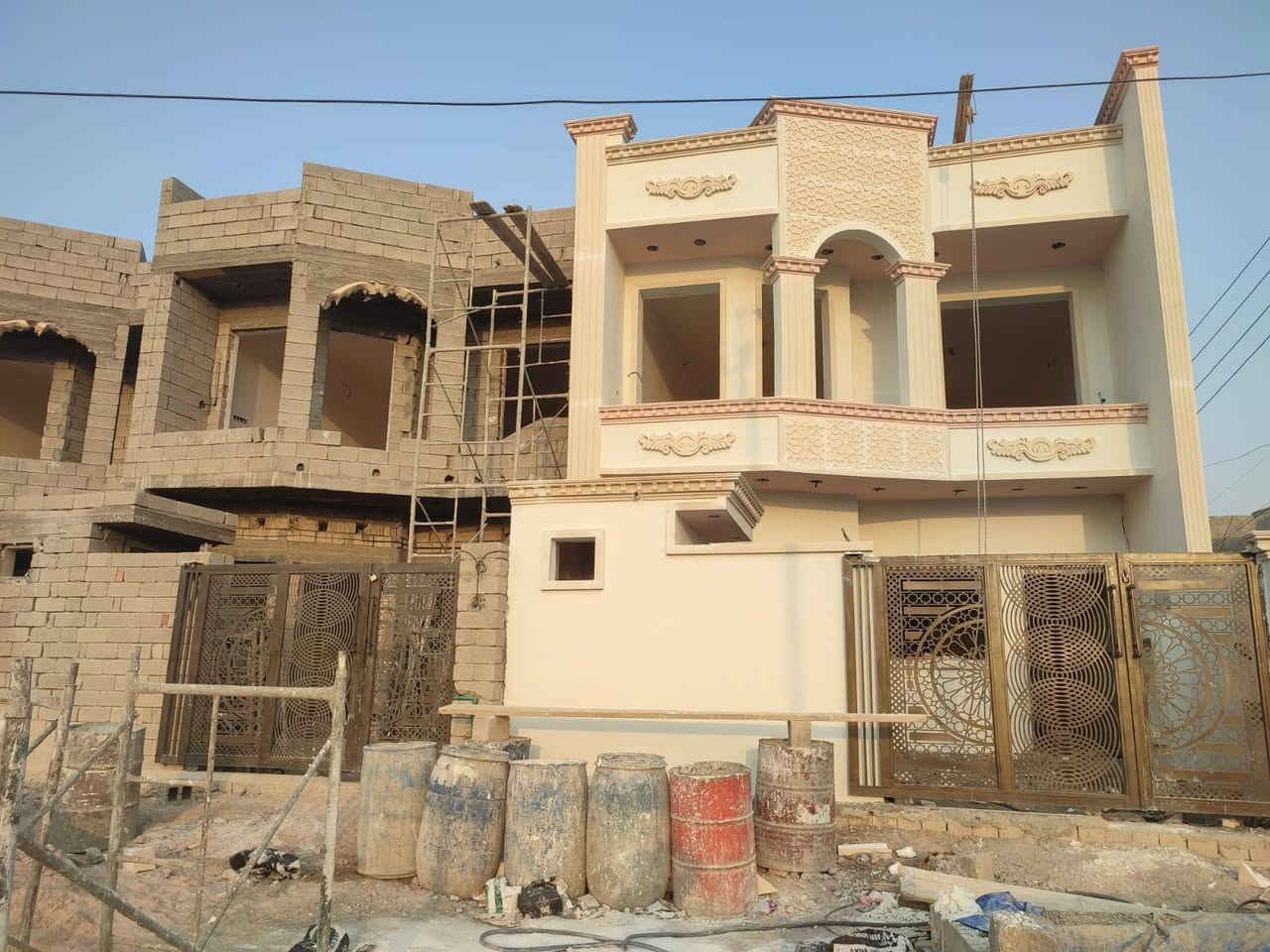 بل قسط . اشراف هندسه 👷🏻‍♂️
بناء -  المنازل السكنيه - العمارات - التجاريه من. صفر  -- الى تسليم المفتاح 🔑  و بأحدث  التصاميم الهندسية وديكورات الحديثة كما يوجد لدينا بناء  وتشطيب الداخل با النقد والتقسيط المريح با مقدمه  تبدأ 30/بالميه فقط,, شهريا 500الف دينار فقط للاستفسار يرجى مراسلتنا على الصفحة او لاتصال على الرقم ***********

نص مكتوب في الصور:
- ٩:٤٠ م ٧٠%