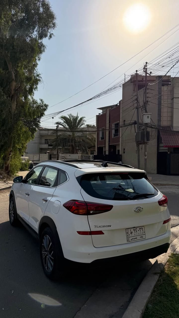 سلام عليكم اخوان توسان خليجي موديل 2019 وكالة الكاصد مكينة 2000 دووش ،
كفالة عامة من الصبغ عدا بارد بسيط ب باب لسايق ومصلح ع كده شبر تقريباً وبارد بسيط باب لصدر فقط بدون اي دواخل اي ضرر سيارة على وضع الشركة ماشية 63km تقريباً مكينه كير كلة 
كفالة السيارة فول مري شفط بصمه ابواب بصمه تشغيل ابواب ترحيب بانوراما 
شحن وايرليسس
رقم بغداد باسمي تحويل مباشر .
عنوان بغداد / السيدية 
سعرها 173$ وبيها شي كلش بسيط
للاتصال : *********** بغداد, العراق
