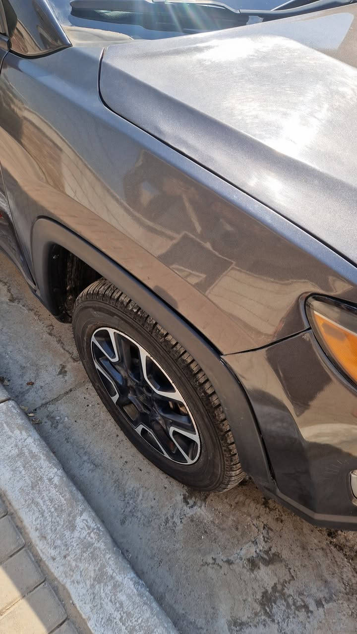 السلام عليكم
جيب كومباس 2019 تريل هوك 4X4 وارد امريكي حادث جاملغ وبنيد ودعامية عكس السايق واضح بالصور بدون أيرباك دعامية مبدلة بلميتيد ورصعات خفيفة 
مواصفات فول ماعدى الفتحة لأن تريلهوك، ماشية 90 الف كيلو  سيارة كاملة بدون اي مشاكل، رقم وسنوية جديد، السعر 137$ وبي مجال، تلفون ***********
