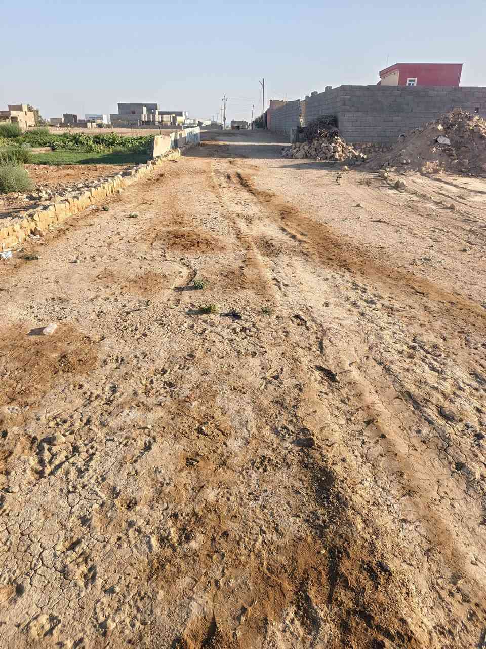 سلام عليكم عندي نص عرصه حي لامين داخل تصميم واصله  ماء كهرب يبعد تبليط عنه 250 متره شارع 10

 سعر 10 بي مجال *********** 
 

***********
