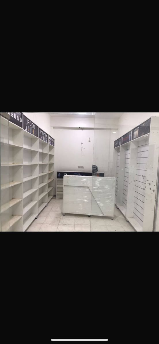 السلام عليكم رفوف للبيع عنواني بابل الكفل 
***********
