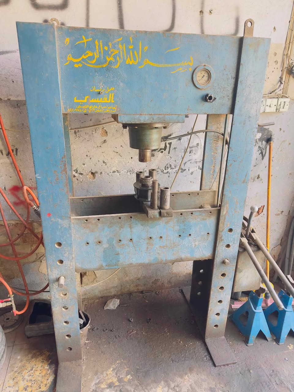 للبيع بريس وتكم 4تاروسه 250لتر بعدها جديده جكات عدد2 تسكا ثقيل مع منكنه طول مترين وعرض 80مال تسكا ***********
