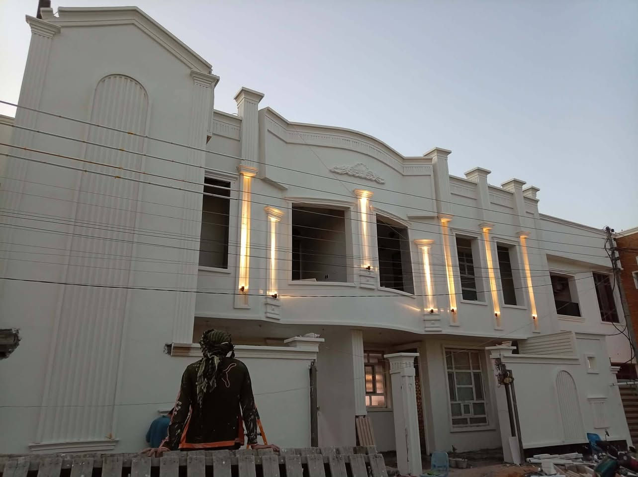 على بركة الله تعالى ..
يوجد صباغ  دور سكنية داخل وخارج بانسب الاسعار ..
واجهيات محال تجارية دوائر دولة ..
ترميم الداخل وإعادة صبغه وضمان عمل بسعر مناسب 
الصباغ وليد ..
صبغ درجه اولى ...
***********
بشرط متر الداخل سعره ٢٠٠٠ دينار فقط
اذا شغل مو درجه اولى متدفع ولا ربع
واجهات كل واجهيه وسعره وجوه سوك
