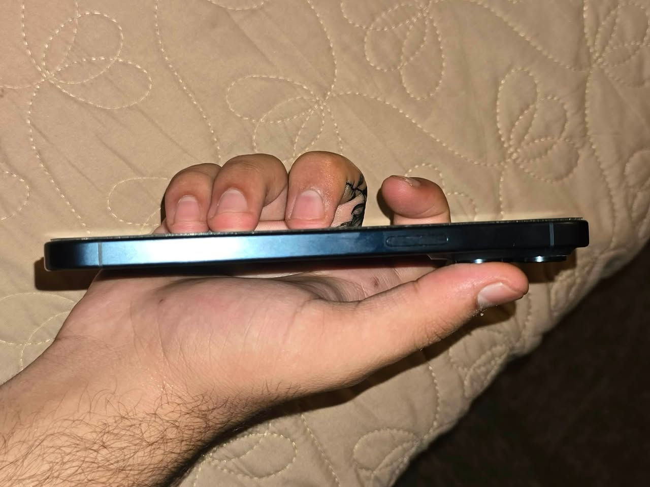 ايفون 15 برو ماكس جهاز غني عن ا لتعريف بلادي ما مفتوح ما مبدل بي اي قطعه بطاريه 97 بلاديه كارتونه موجود اريده مراوس شعندك اعرض تعليقات لو واتساب 
*********** مامتواجد ماسنجر
