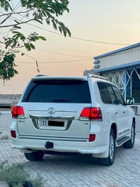 لاندكروز GXR • ٢٠١٣ • رقم بغداد الدولي