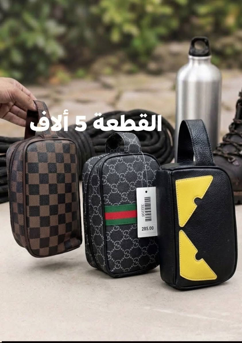 السلام عليكم حقائب للبيع مفرد
*********** غير متواجد على الفيس مكان المعالف

نص مكتوب في الصور:
- القطعة 5 الاف
- القطعة 7 الاف
- القطعة 5 ألاف
