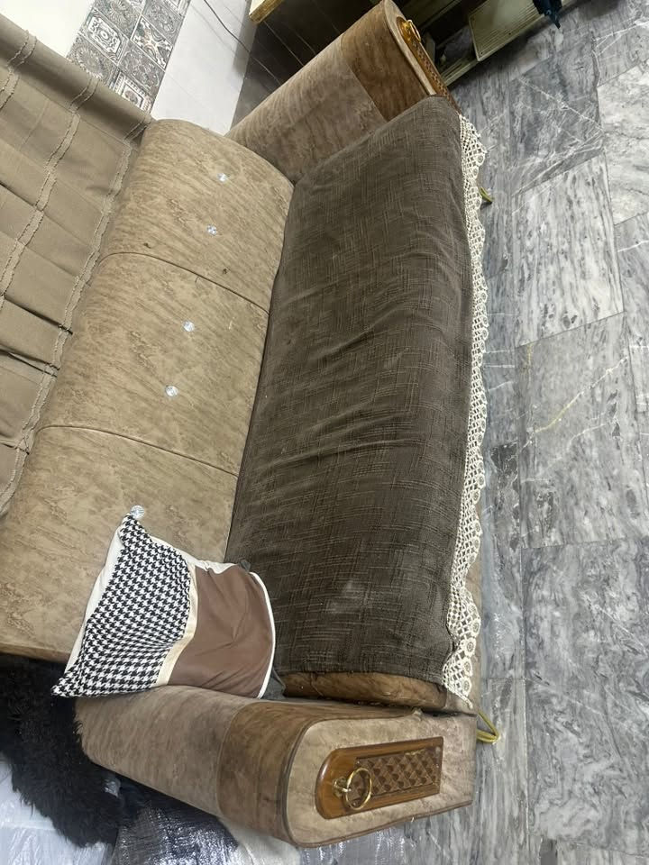 طقم ١٠ مقاعد • كنب • يحتاج غسيل