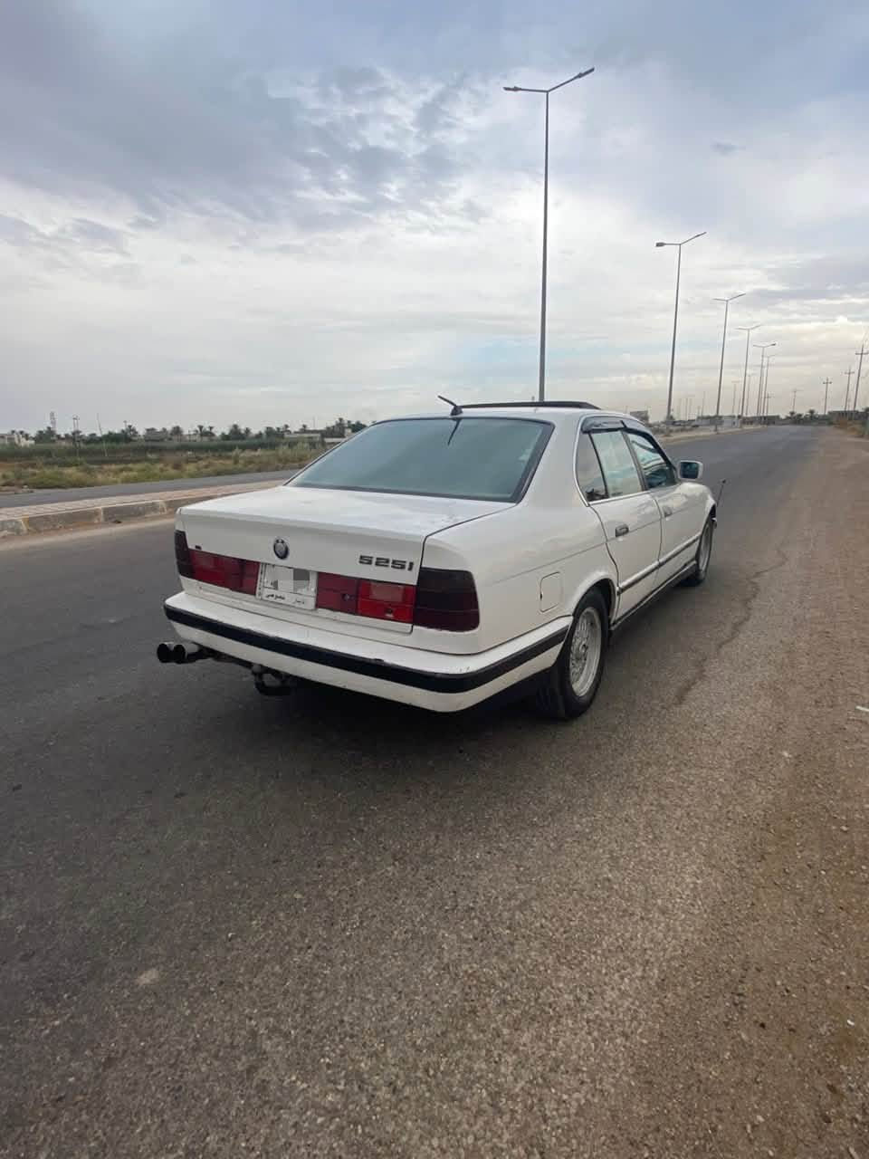 للبيع
بي ام 525 
محرك مسكر جديد 
كير جديد 
صدر جديد
تخم ويل خليه جديد 
تخم تاير 
شاشه وسستم صوت 
سنتر لك شغال 
كهربائيات كلها شغاله 
فتحه سقف 
السعر 32 قفل قفل 
مكاني جزيره الرمادي 
*********** واتساب
