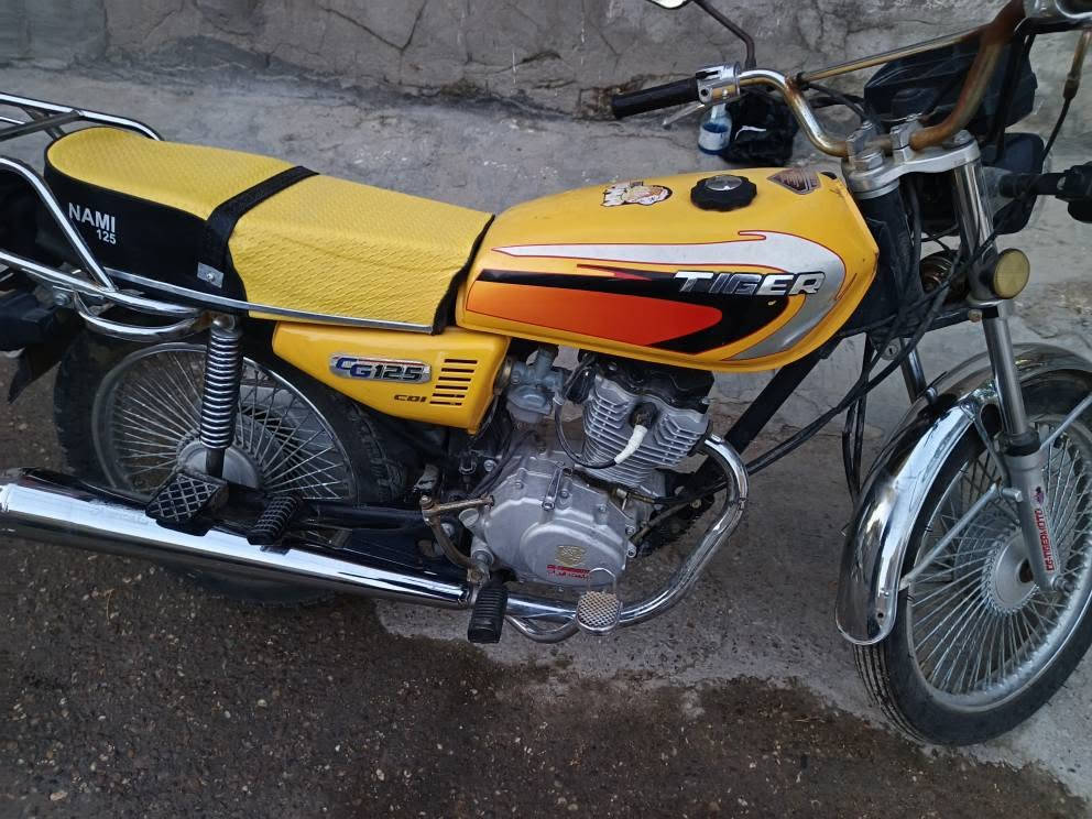 دراجة تايكر ماكس / محرك 125 cc موديل 2021 ماشية 90 الف دراجة مكفولة من ناحية المحرك ممفتوح نهائيا عنوان حلة مركز منطقة الثيلة واتساب *********** حلة, بابل
