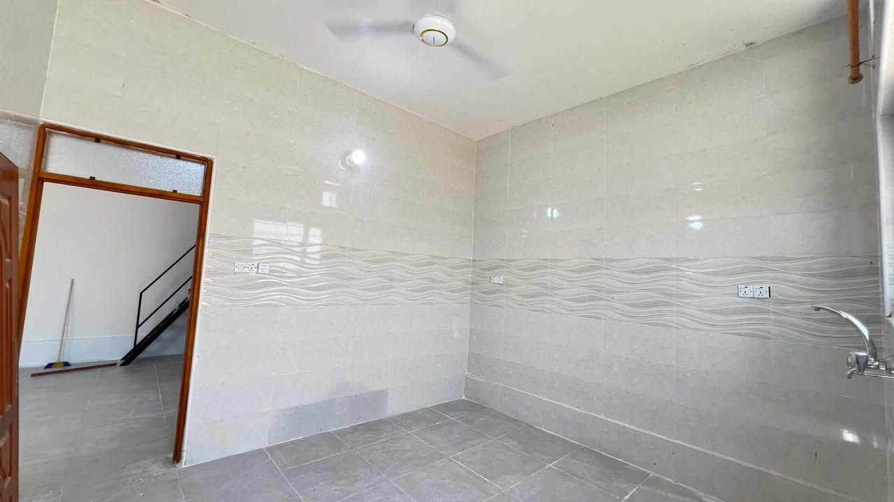 دار سكن للبيع
طابو زراعي سند 25 
طريق السنيه السياحي 
الجهه اليمنى منطقة تبليط بالكامل 
داخل مجمع مقابيل مشروع الماء 
المساحة 240 متر يبعد عن الشارع الرئيسي 100 متر 
بناء حديث بعد مامسكون
طابق واحد عگاده اساس كونكريت رفت
يحتوي على..... 
غرف النوم عدد 2 / صالة / مطبخ / مجمع صحي
گراج سيارة/ حديقة 
السعر 55 مليون 
                     مراجعة
مكتب مهدي العتابي للعقار ديوانية الجزائر مقابل فندق برج الامراء
للاستفسار 
*********** مهدي العتابي 
*********** حيدر الفتلاوي
***********
