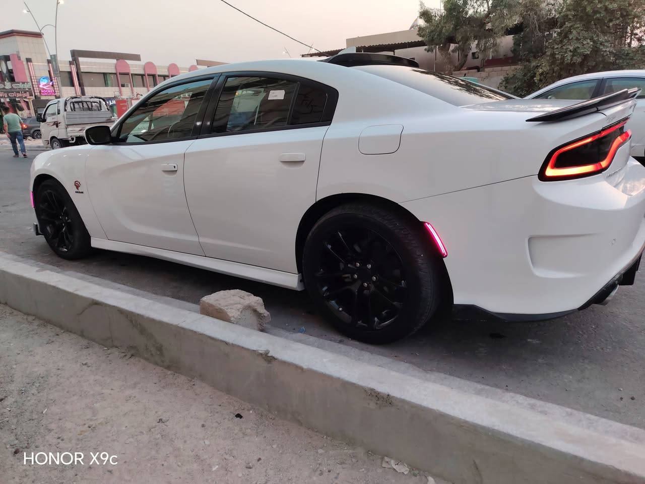مراوس ب رام. او جيب ..سعرها مايتجاوز 135 
جارجر  Rt2019 سوبر تراك باك  .. سيارة ستوك.. بلاديه من طول للطول  حتى كزوز
دبات سود بلاد..

موصفات فول عدا فتحه...
محرك 5700 ستوك بلادي بدون فتح

رادار جانبي. نقطه عميه...

حساس خلفي
كشنات حضن جلد 
كشنات تدفئه وتبريد. فول كهرباء ايسر وايمن 
ترحيب بل مرايه 
دكمه سبورت وشفتات 
تشغيل عن بعد 

شاشه جبيره ابل كار بلي  و اندرويد اوتو 

كت Srt. جاي عليها  بلادي. 

الاضافات.  
لايت شكل جديد  2023   لد اشارة غلى طول  لايت 
ويل سكات باك  مع تخم تاير.. 

دركه مضلعه بدون Rpn

رقم بصرة شبه مميز.. والسنويه مجدده  2031.. حجم محرك مذكور بل سنويه  5700

مكان البصرة.. السعر 195
*********** وات ساب

نص مكتوب في الصور:
- HONOR X9c
- CHILL